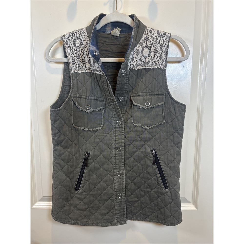 BKE Buckle Gimmicks Army Green Quilted Vest Lace Accent Boho Size Medium